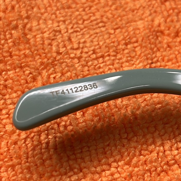 CELINE MONOCHROMS SQUARE-FRAME ACETATE SUNGLASSES ๐ - Picture 9 of 12